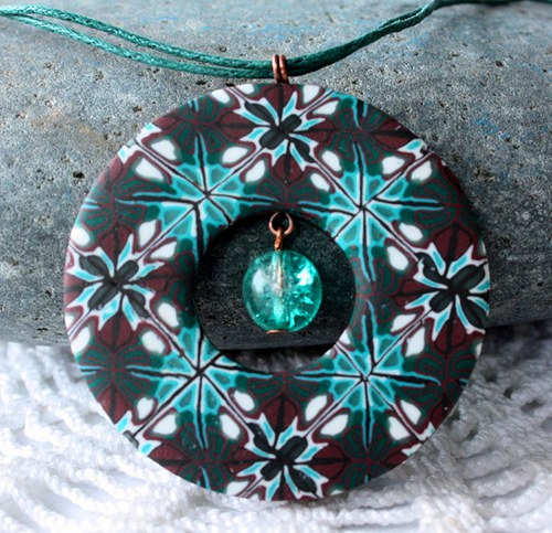 vzorovaný náhrdelník