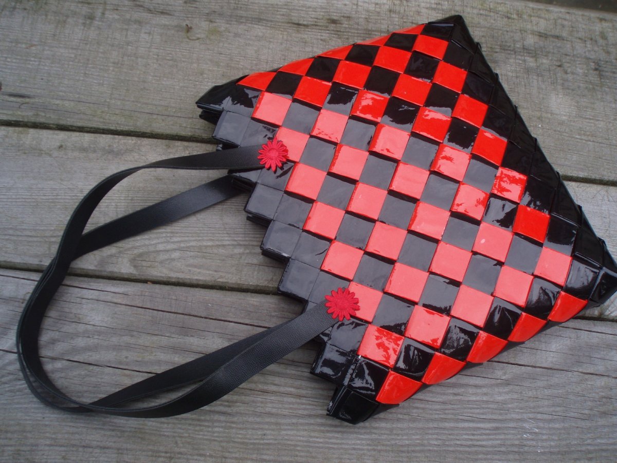 Kabelka Červenočerná