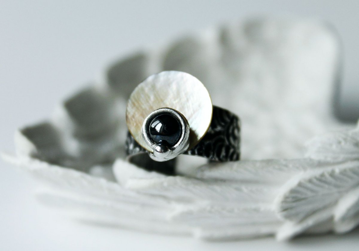 Magický úplněk .. ( perleť, hematit )