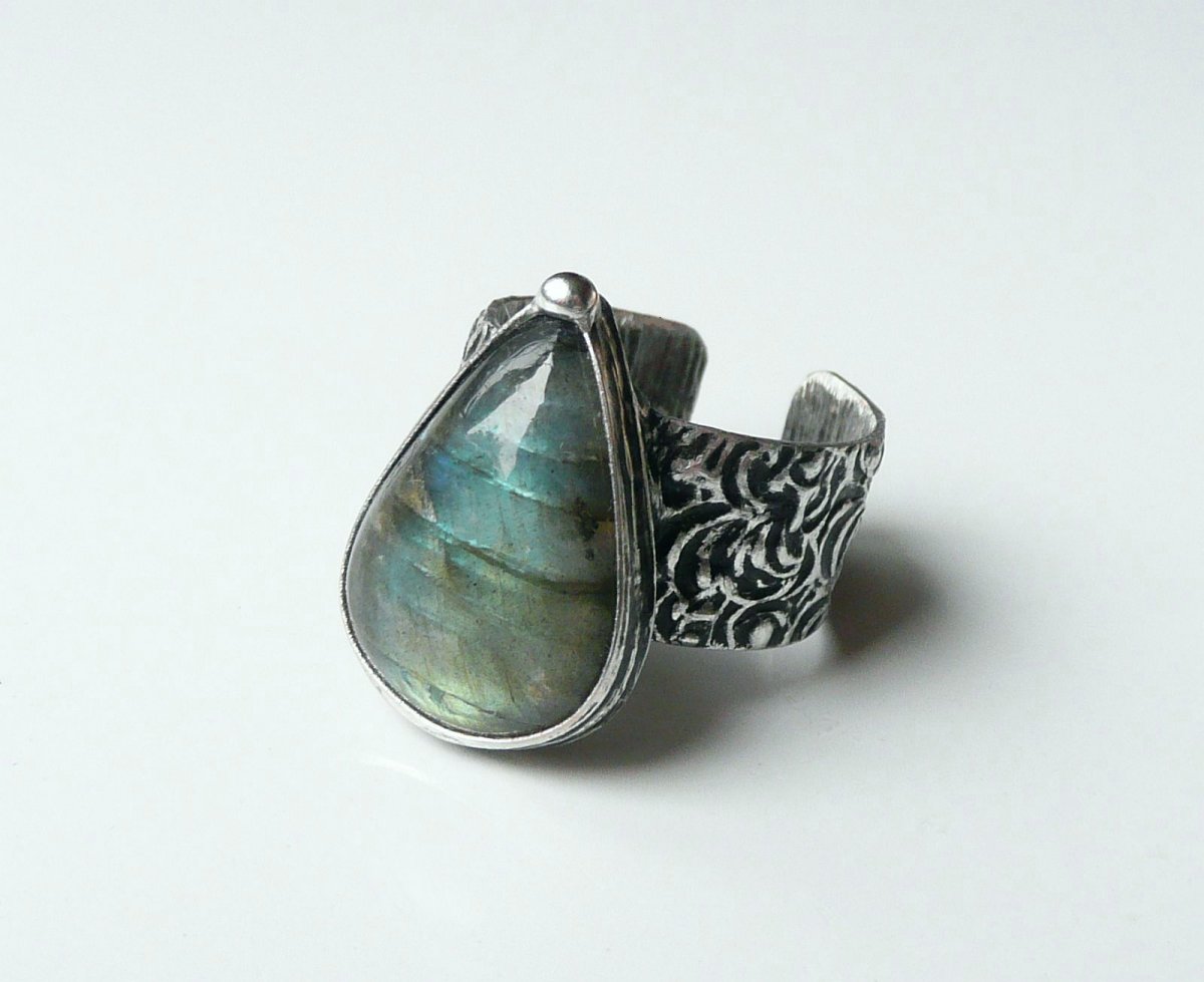 Hedvábný .. ( labradorit )