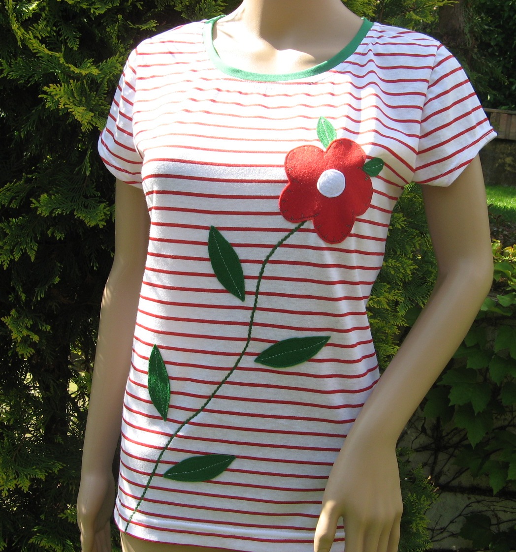 Proužkaté s květinou :-))