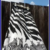 Dlouhá sukně se zebrami.