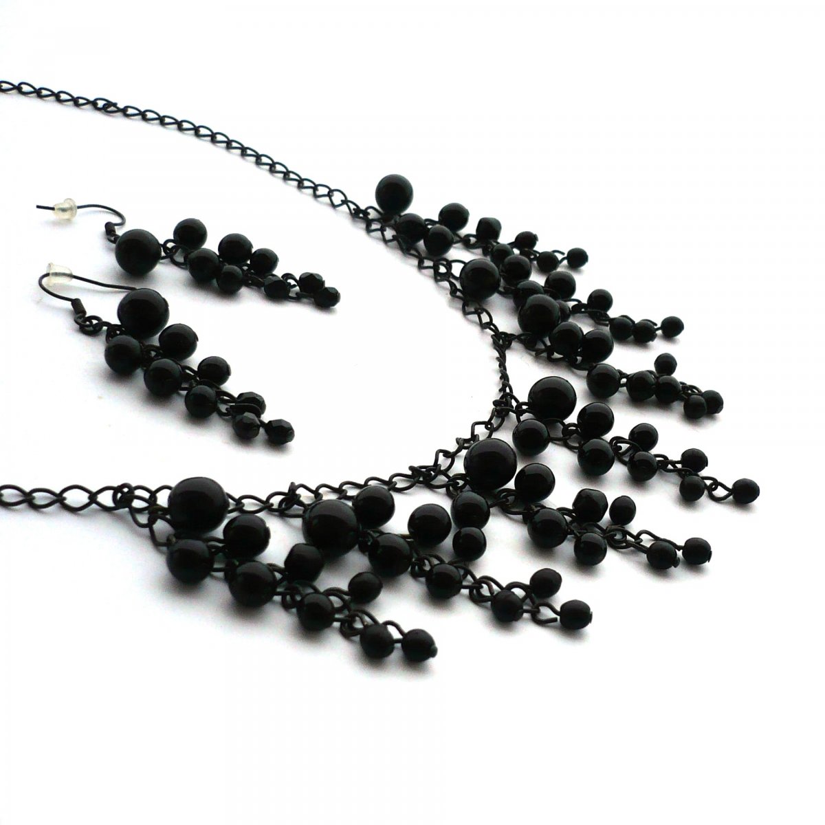 Černý hrozínkový náhrdelník