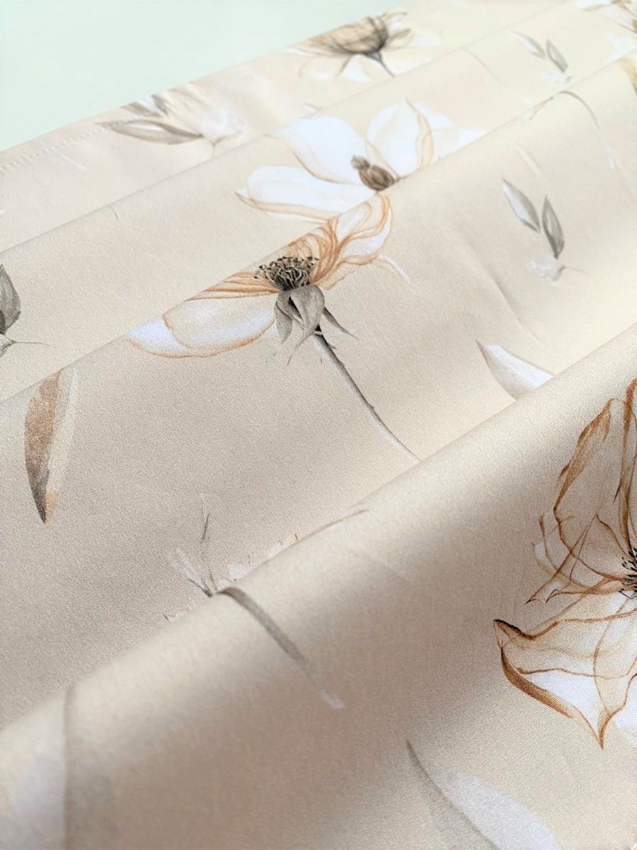 Malý ubrus v pudrovém odstínu - Něžné květy