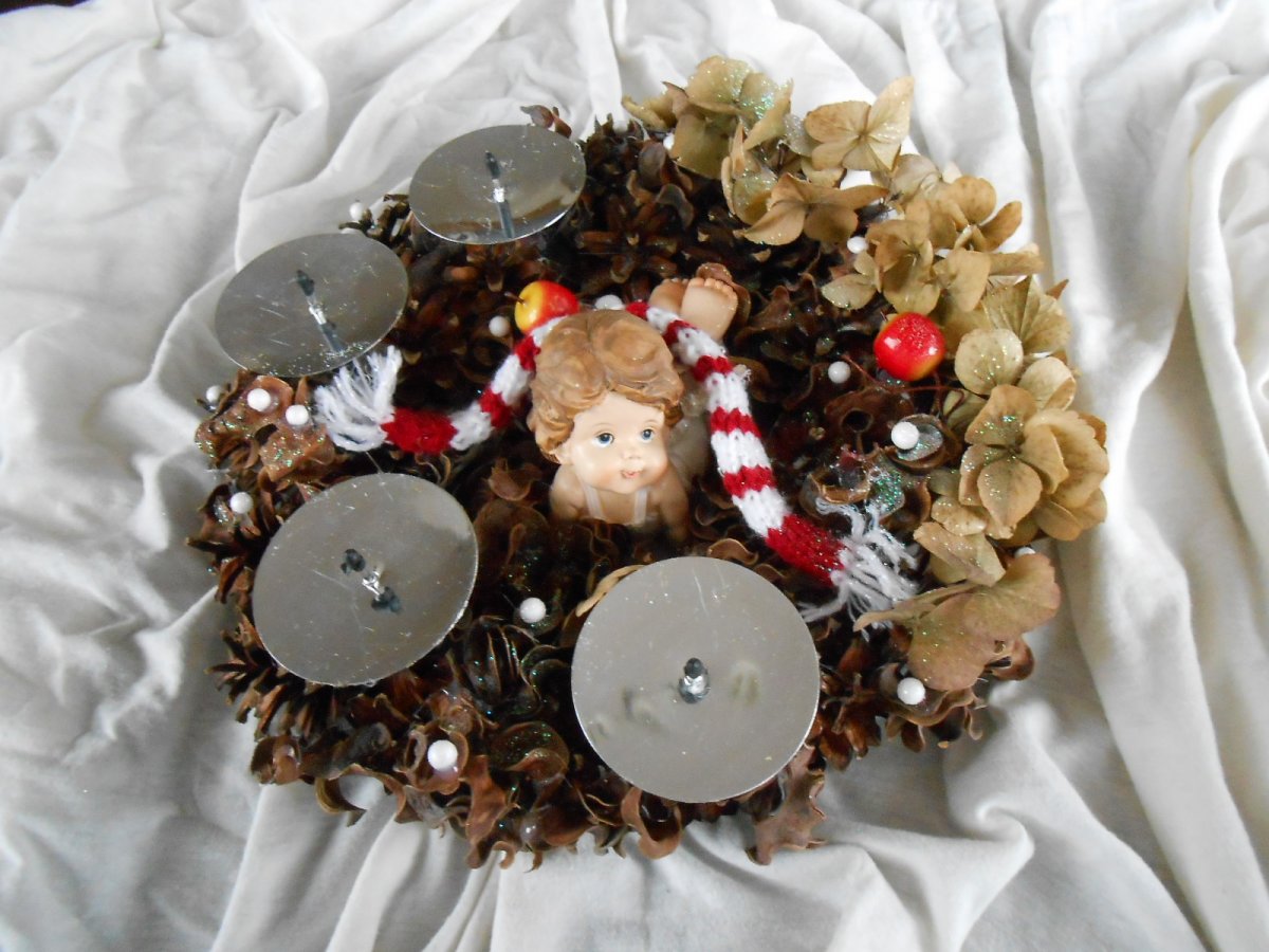 Adventní věneček s andělíčkem a hortenziemi