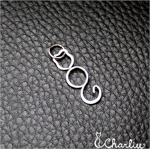 Přívěsek KOTĚ - tepaný - hypoalergenní chirurgická ocel