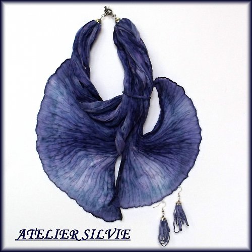 Akvamarinový vodopád