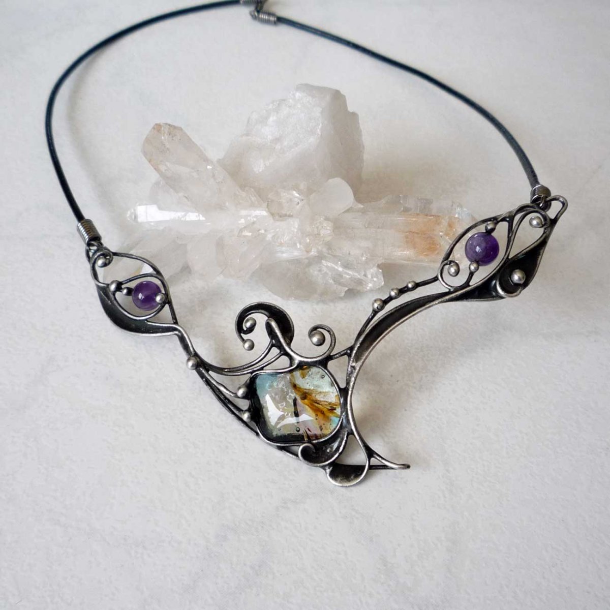 Vlnky - náhrdelník s ametystem a sklíčkem