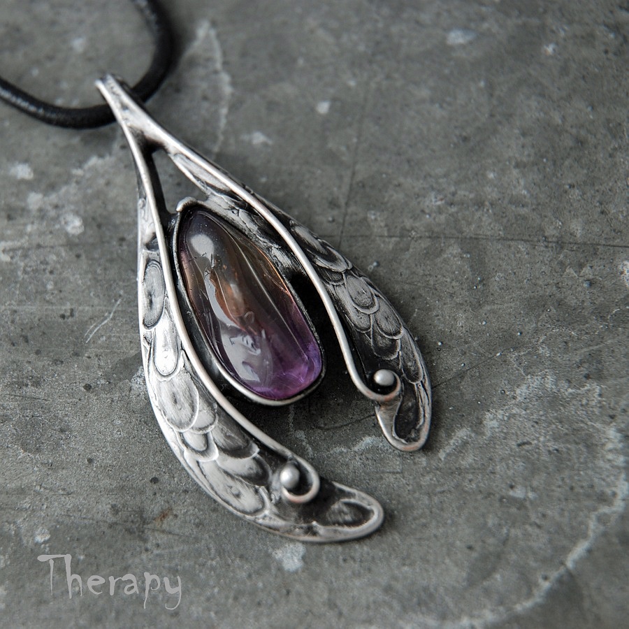 Poupátko s ametrínem