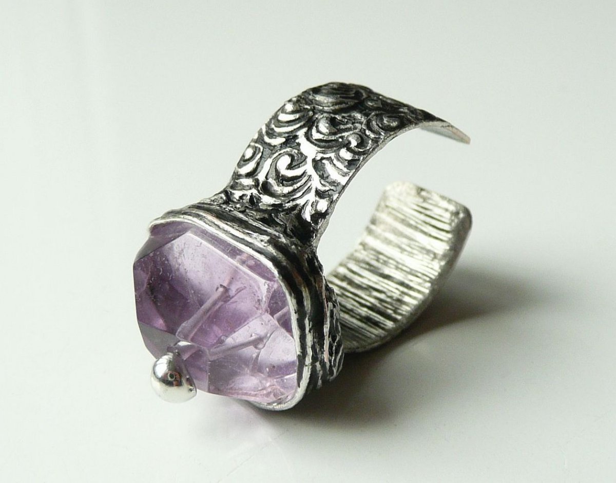 Čárymáry .. ( " kouzelný" ametyst )