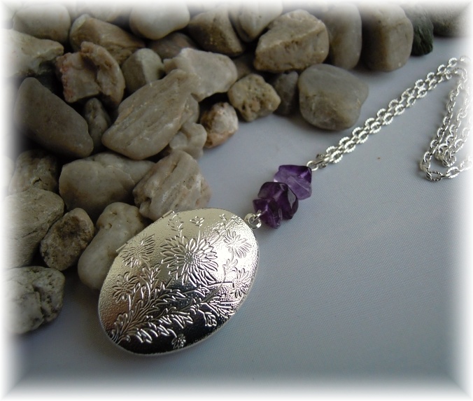 Medailonek s ametystem