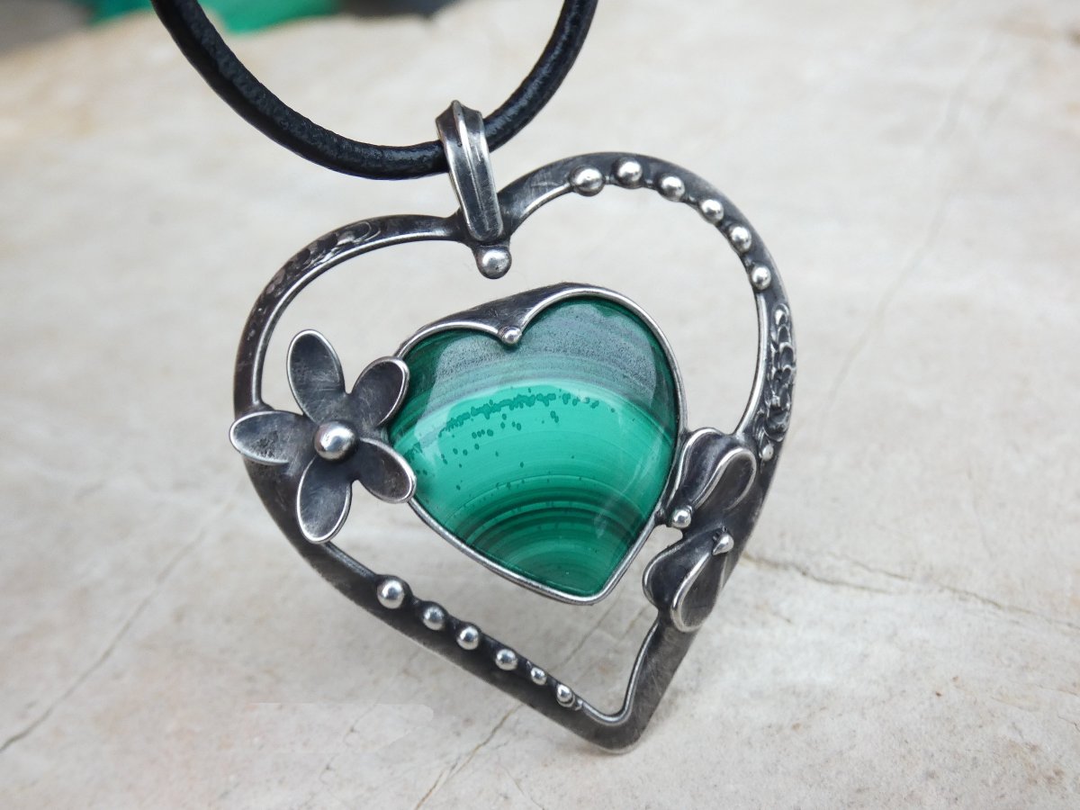 Malachitové srdíčko - cínovaný náhrdelník