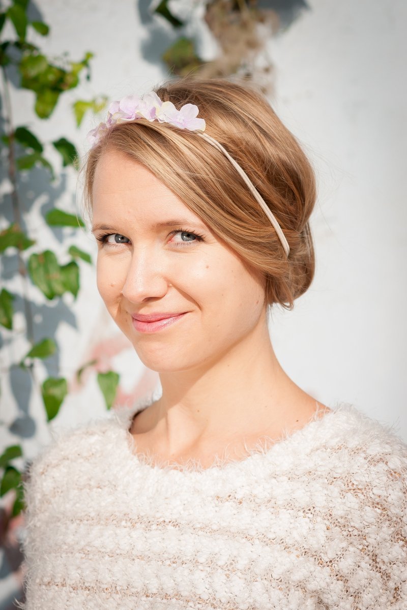 věneček s fialovo - bílými kytičkami