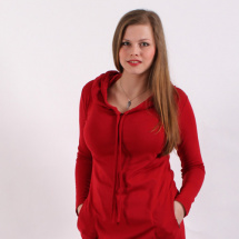 Červené šaty s kapucí 