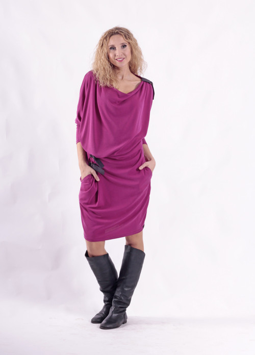 Tmavěrůžové krátké šaty- snížený pas 