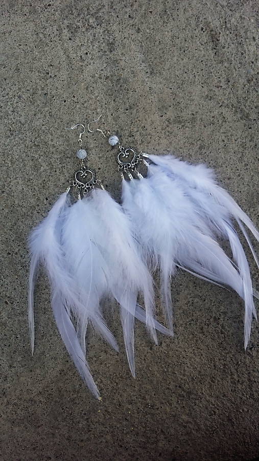 Náušnice biele pierko 