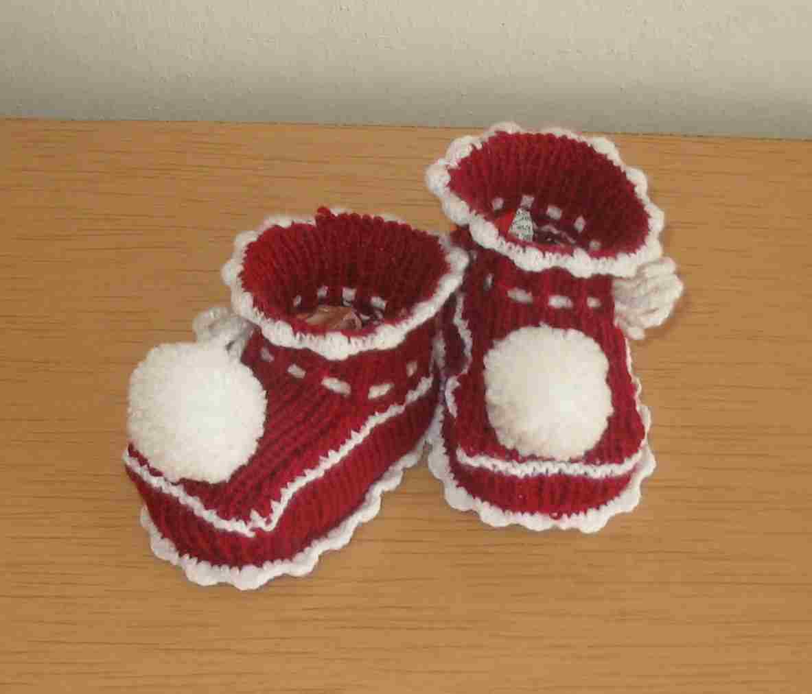 Kojenecké bačkůrky s bambulí