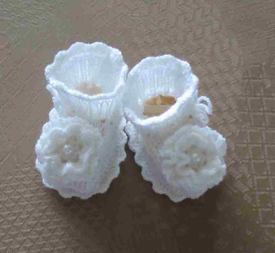 Kojenecké bačkůrky s květem