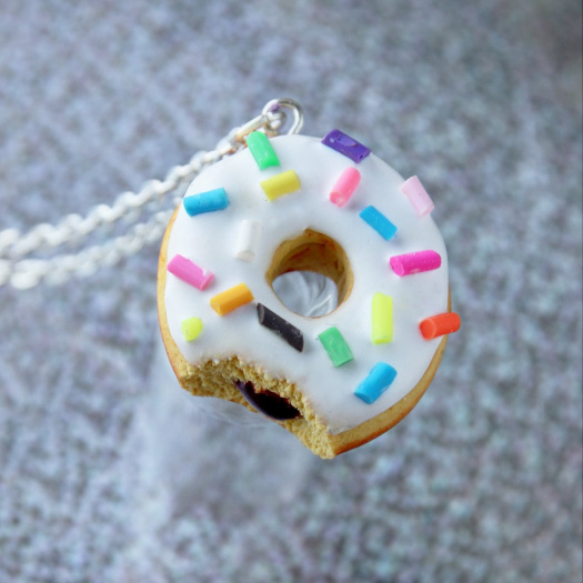 Barevný fimo donut náhrdelník