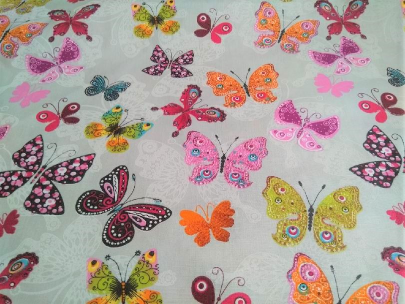 Bavlna motýl na šedé šíře 160 cm (10cm) 