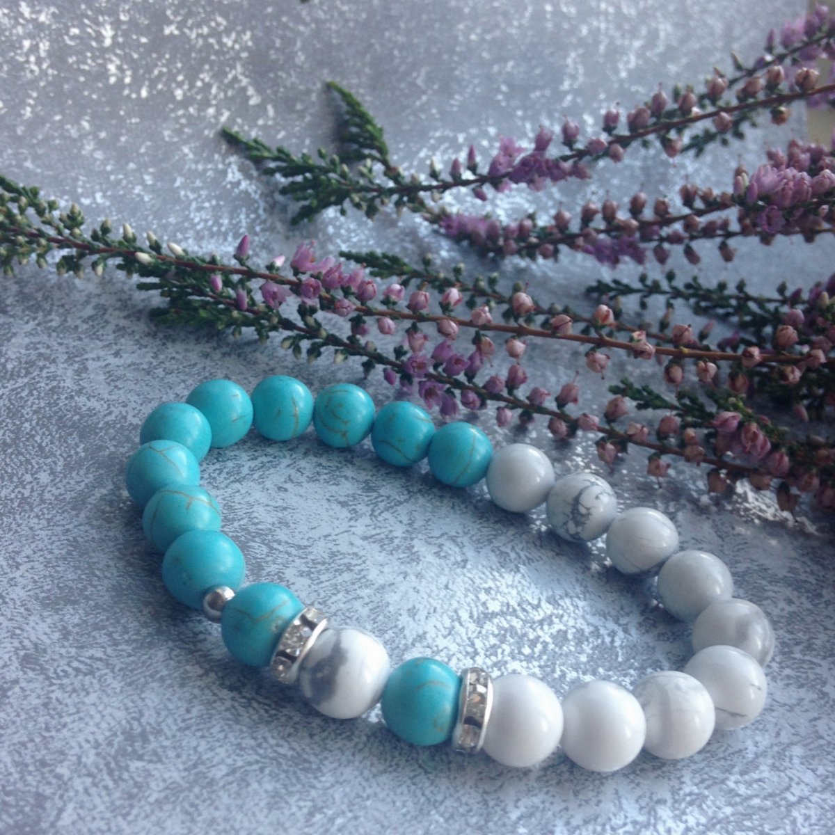 Tyrkenit a howlit - náramek