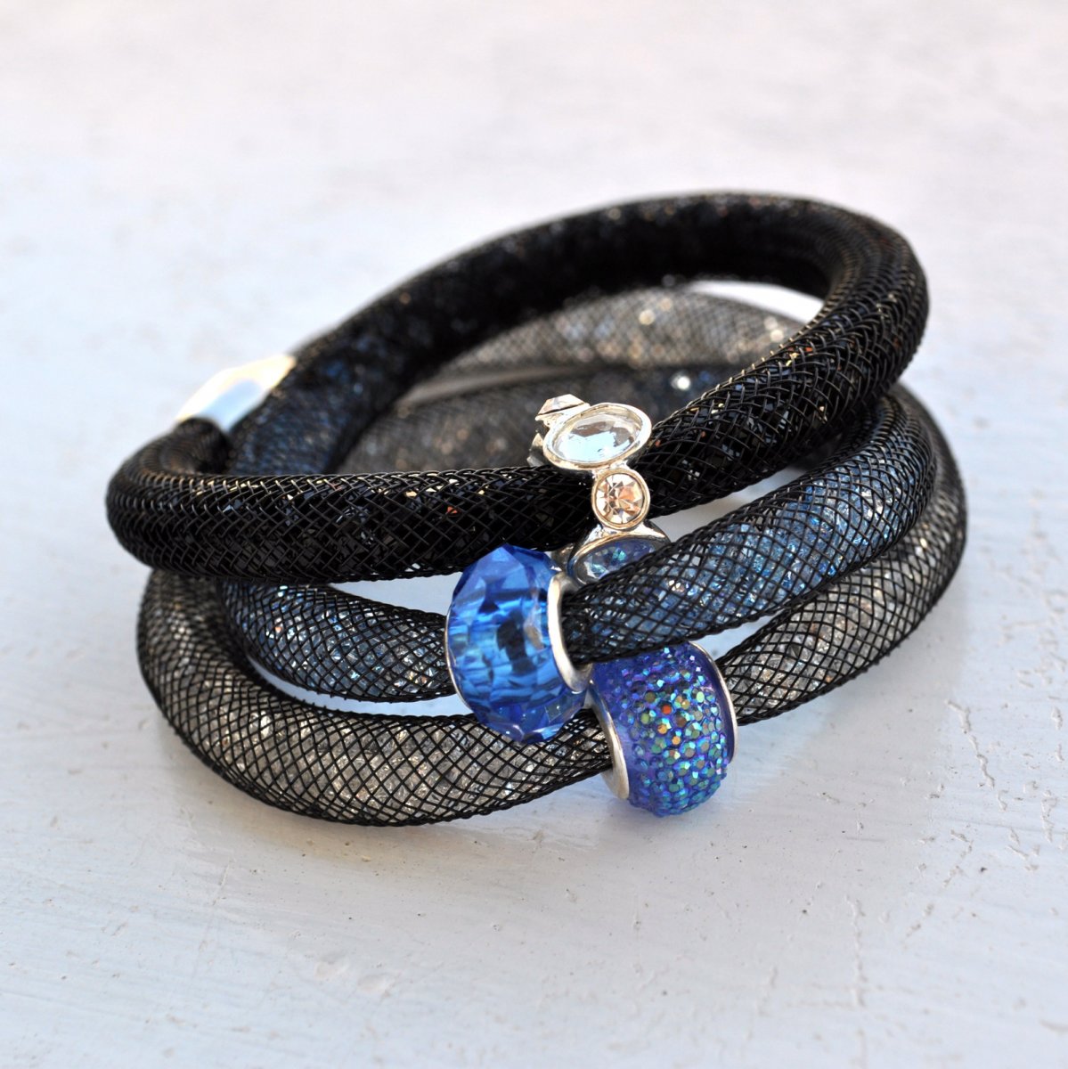 Dutinkový náramek trojbarva černo/modrý