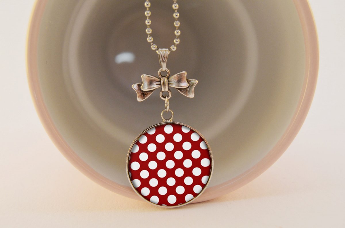 Puntíčky s mašličkou