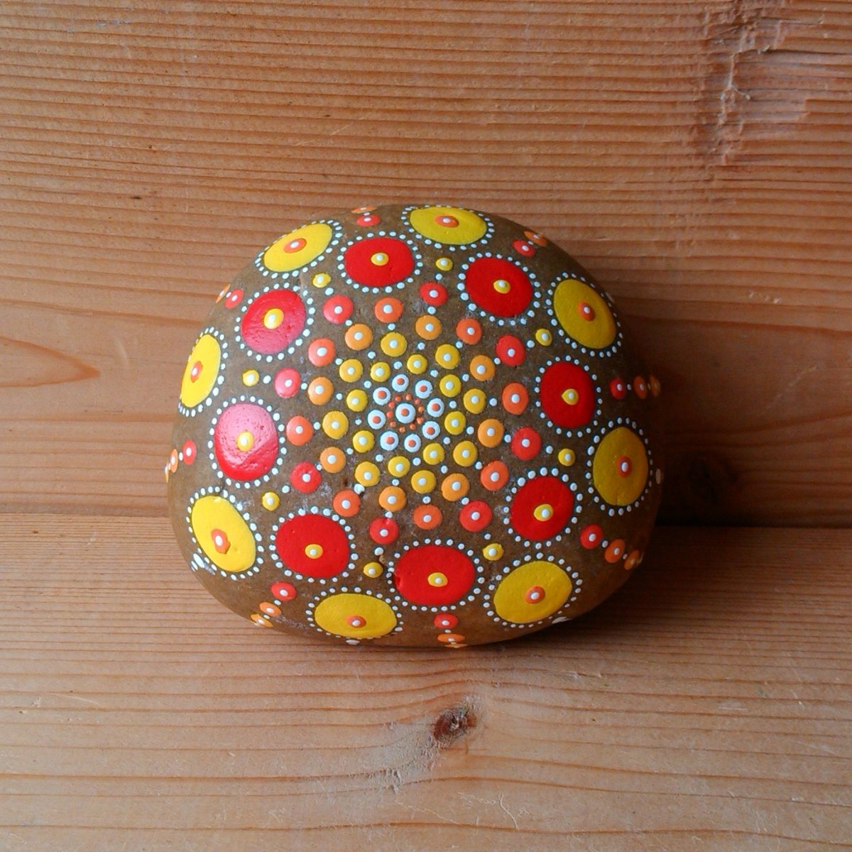 Malovaný kámen s mandalkou č. 44