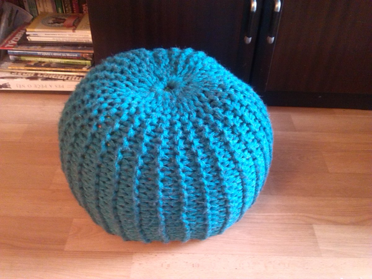 Taburetka- pletený bobek