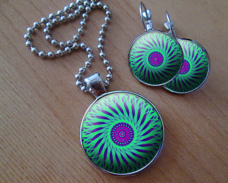 Sada náušniček a přívěsku 