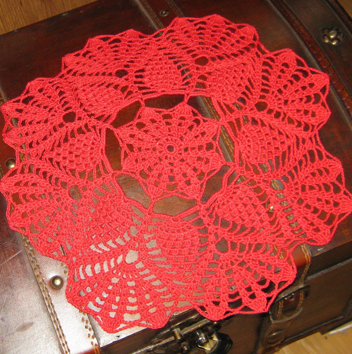 Háčkovaná dečka - červená