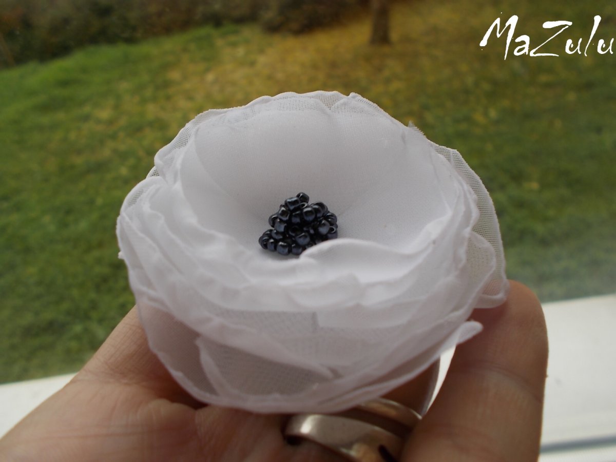 bílá brožka - makovička