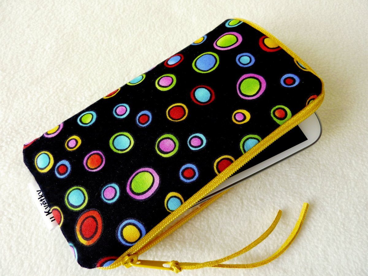 ZAKÁZKA - obal na mobil o velikosti 17 x 9 cm 