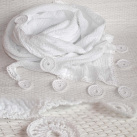 Bavlněný šátek s háčkovaným okrajem