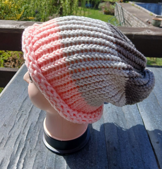 Pletená spadlá čepice  