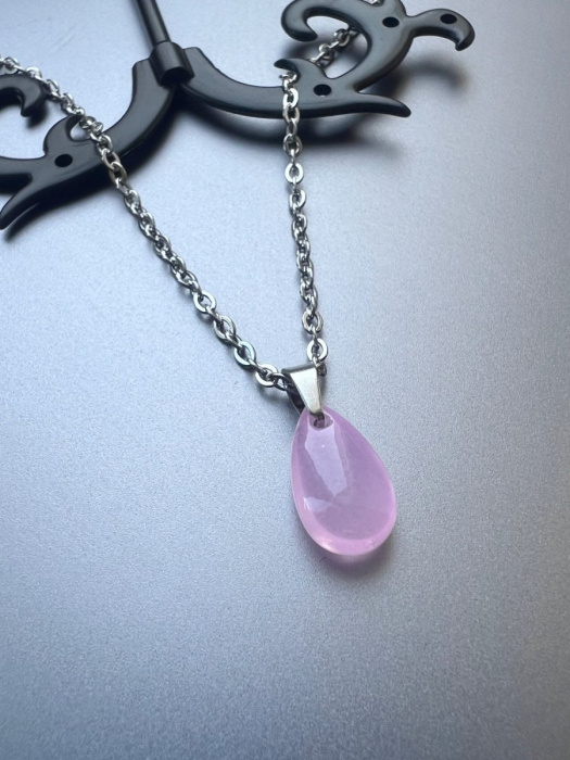 Řetízek s růžovou matnou slzičkou - S.Steel