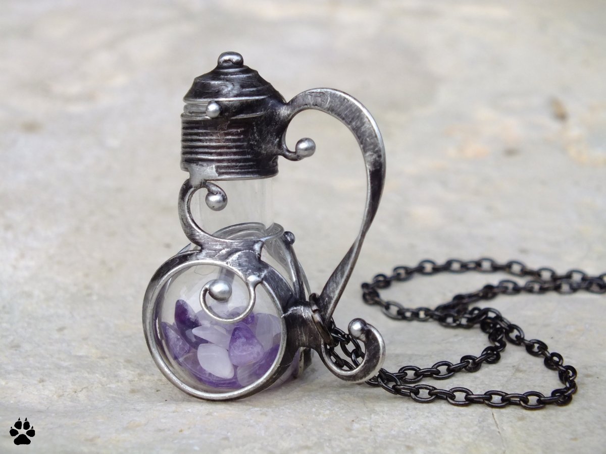 Lahvička s minerály