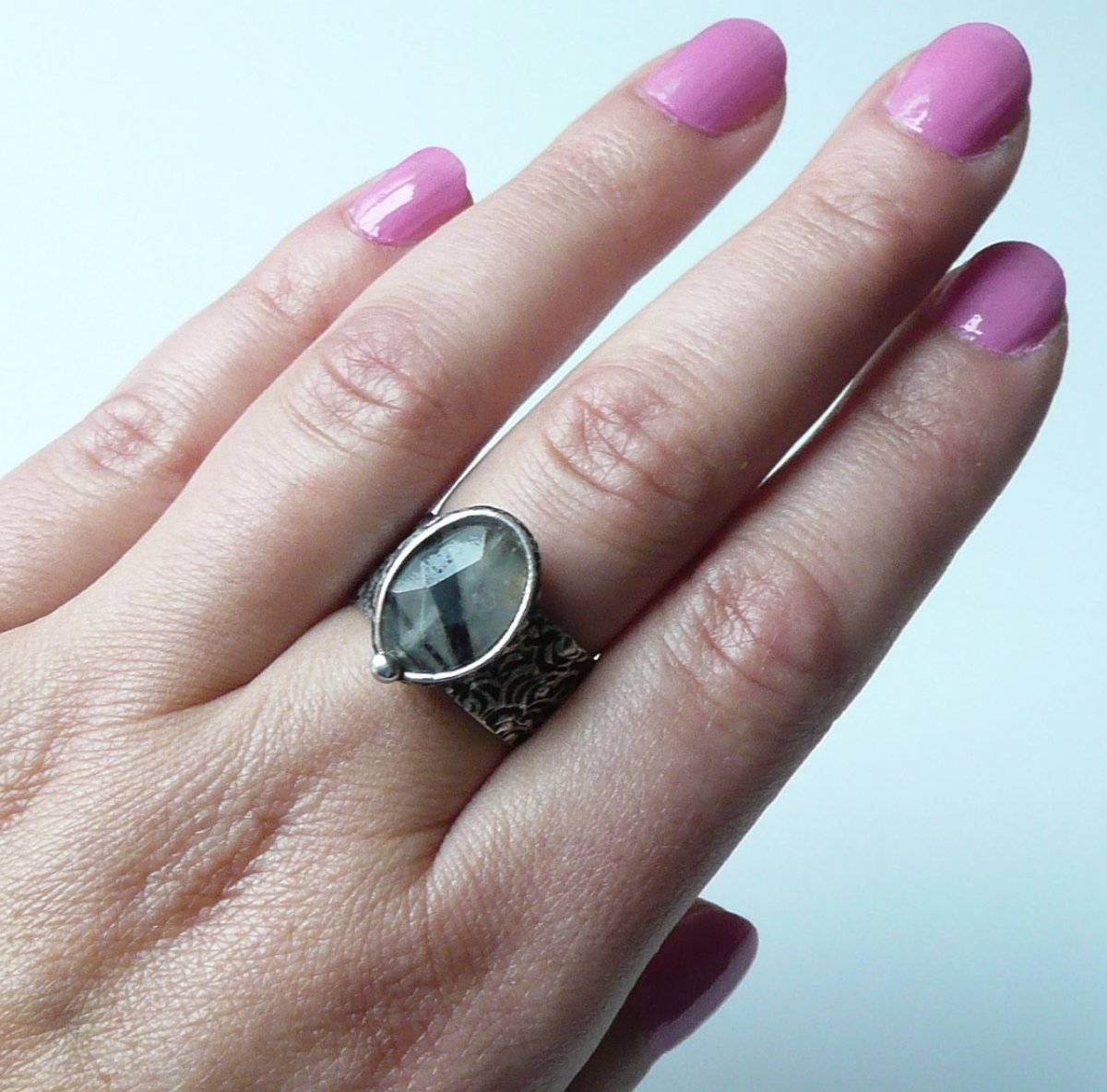 Černobíle .. (turmalín v křišťálu )