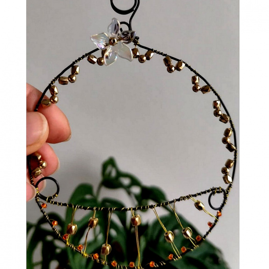 Drátovaný, zlatý kruh - ozdoba