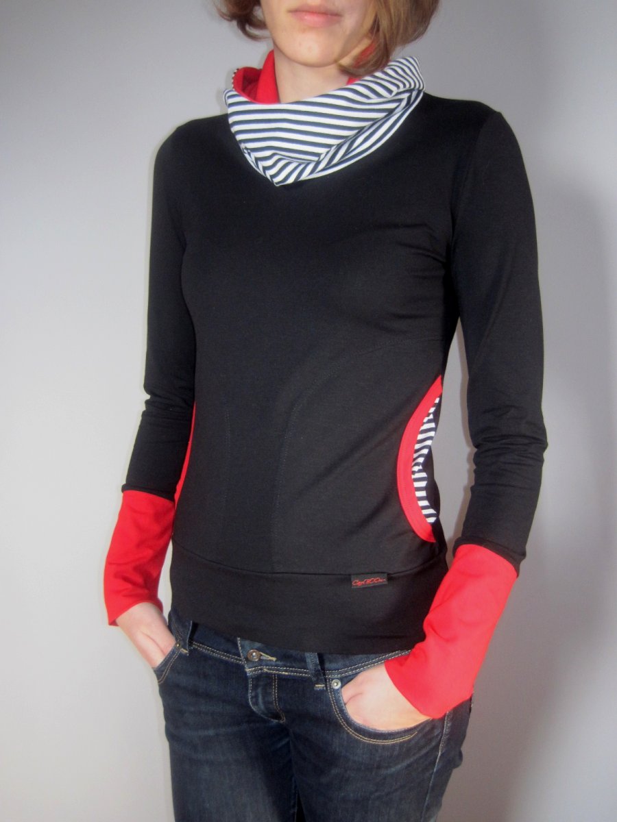 Mikinka s kapsami černá,červená,proužek