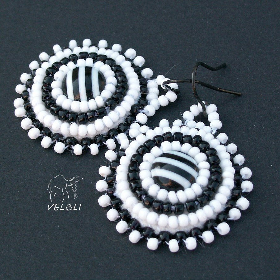 Černobílé proužky