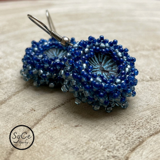 Kvetu modře