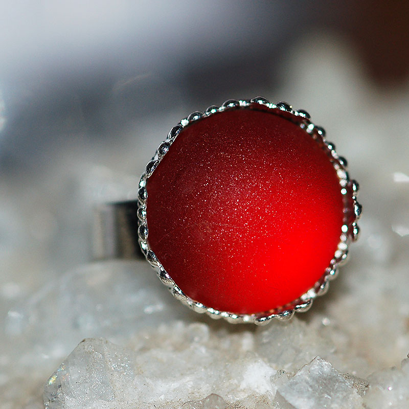 Červený matový prsten