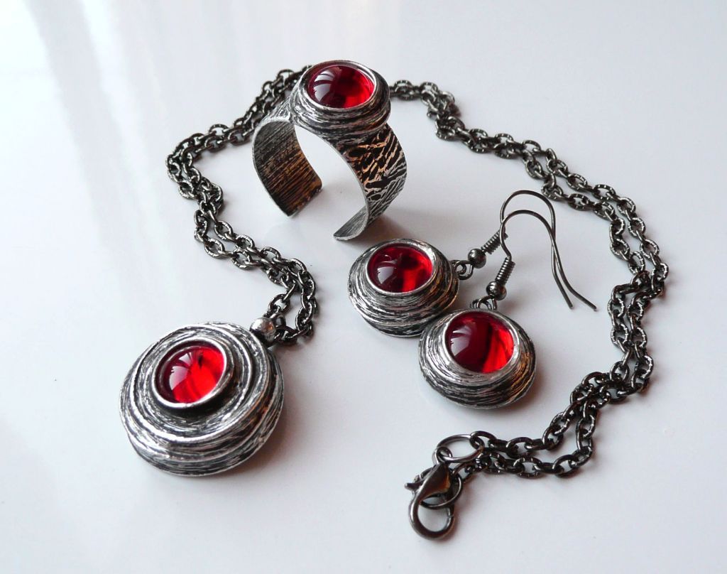 Zavinutá.. (komplet- červené sklo)