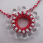 červeno-bílý náhrdelník