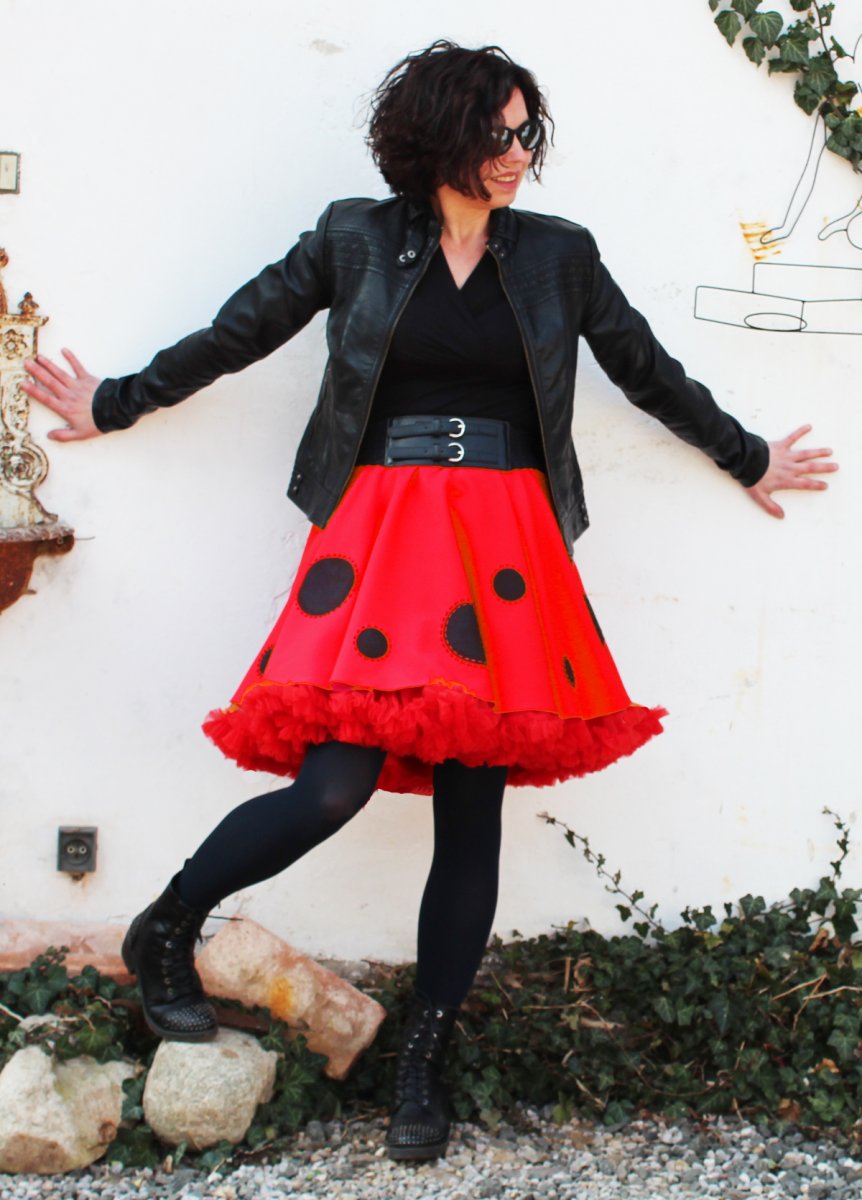 FuFu sukně s velkými puntíky a červenou spodničkou