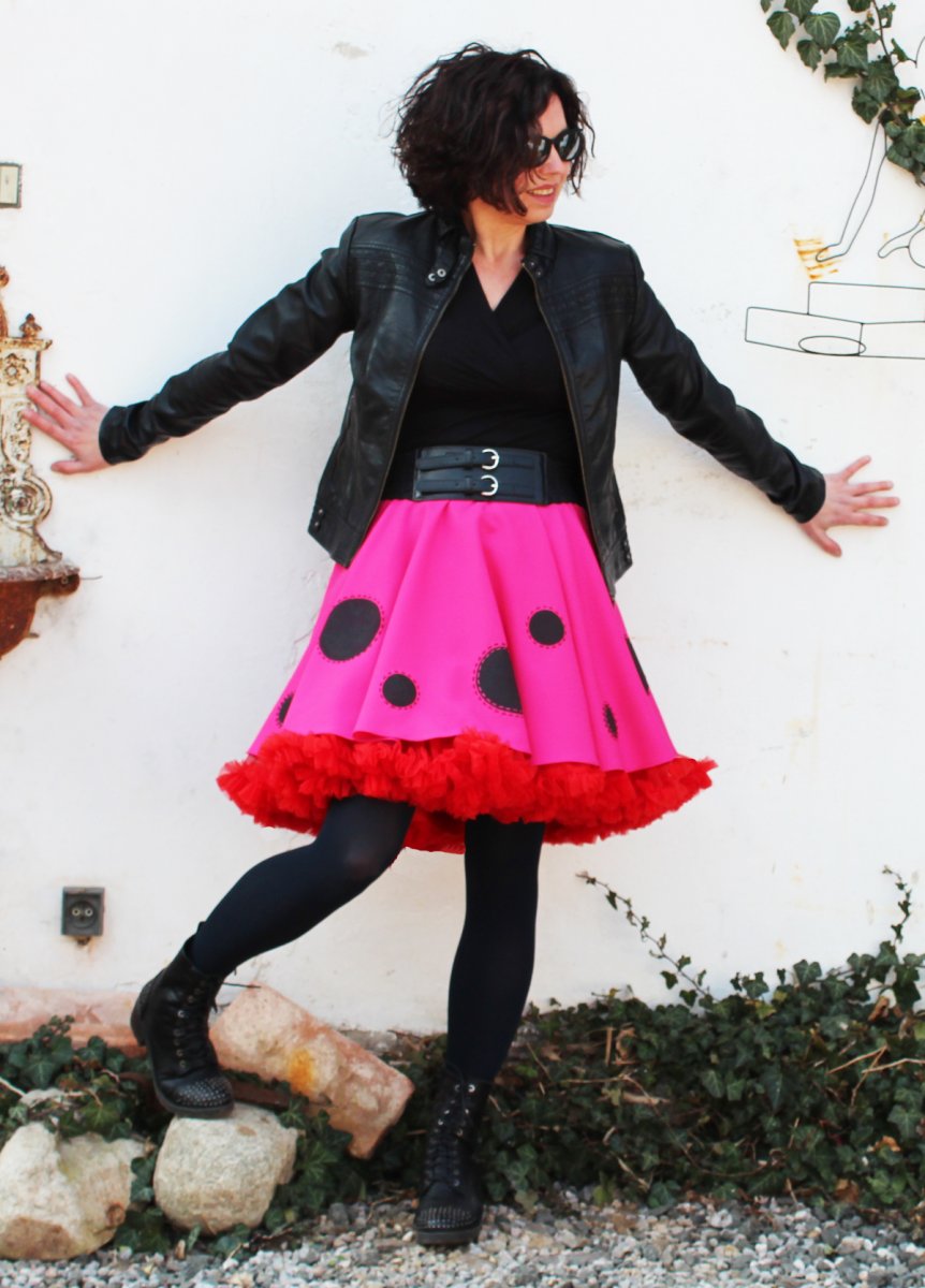 FuFu sukně s velkými puntíky a červenou spodničkou