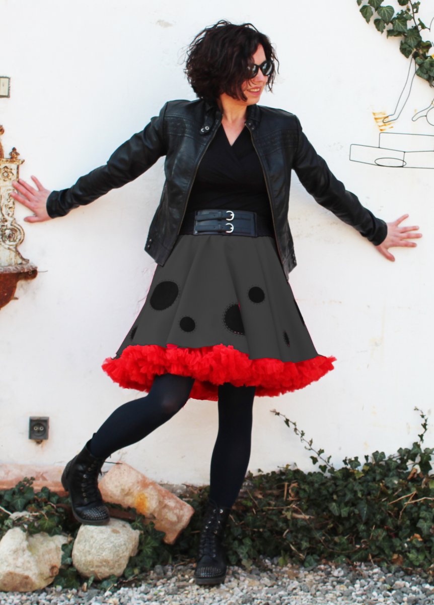 FuFu sukně s velkými puntíky a červenou spodničkou