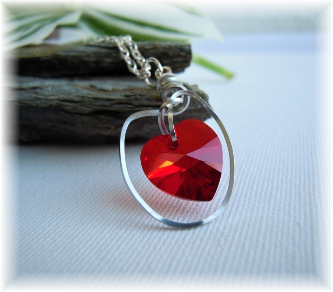 Přívěsek se swarovski srdíčkem