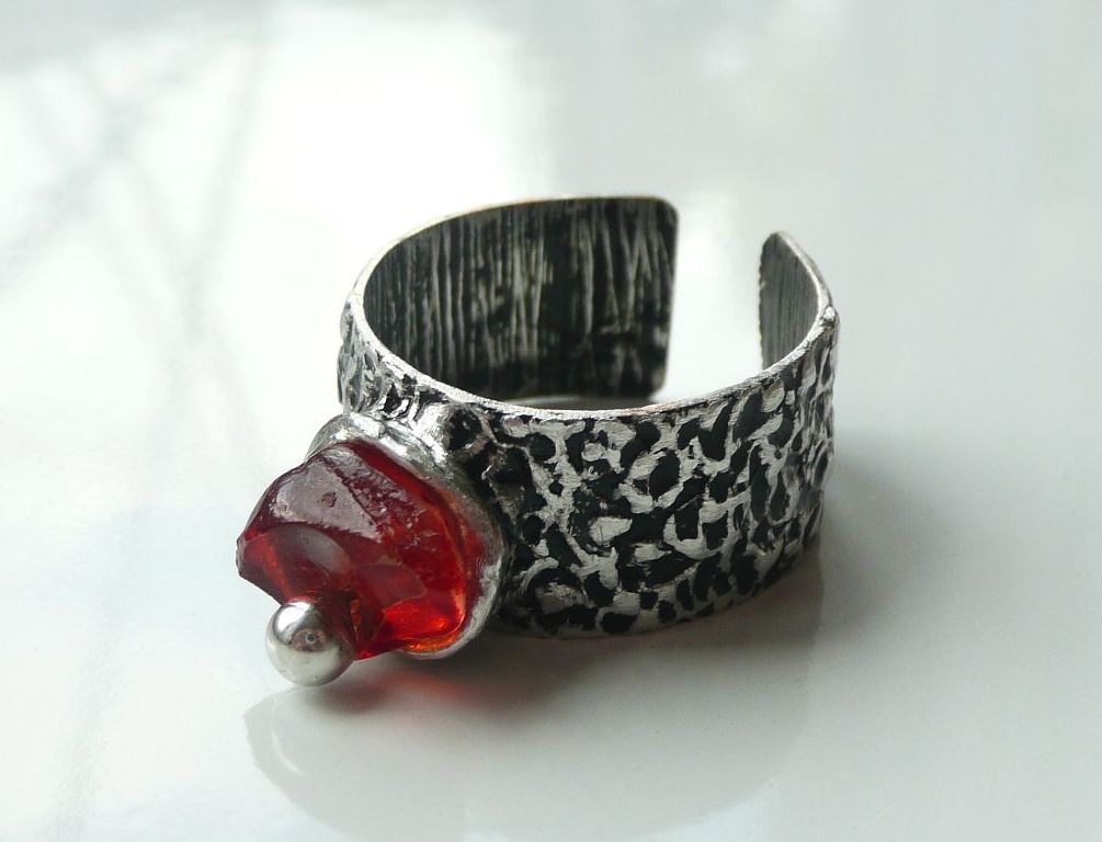 Žhavý uhlík ..  (prsten)